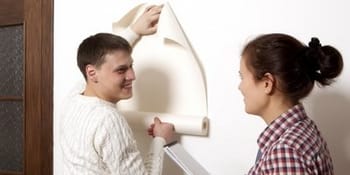 Poser du papier peint dans des pièces difficiles Conseils astucieux pour poser du papier peint