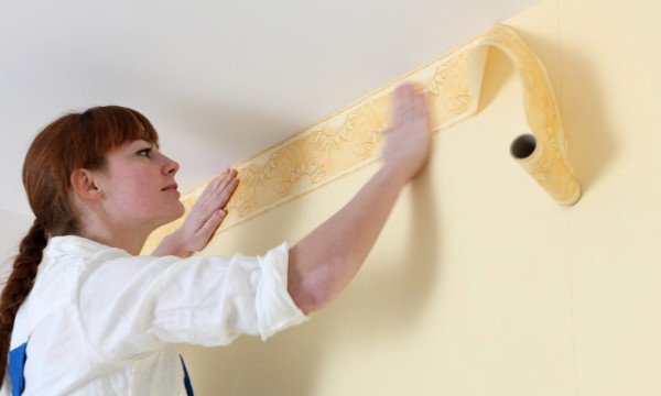 How to hang wallpaper